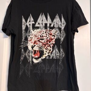 Def Leppard Band Graphic T-Shirt
